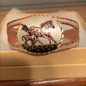 Horse Lovers! Cuff bracelet horse and foal